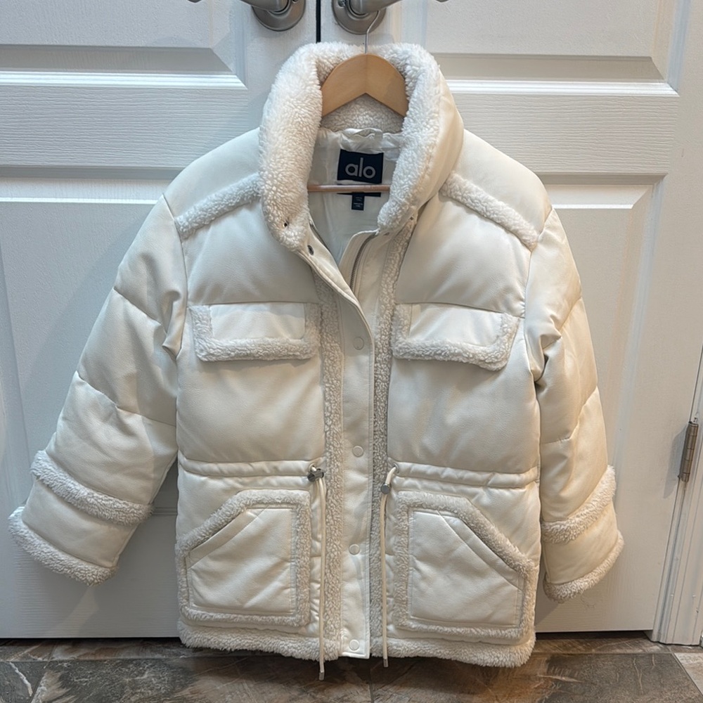 Alo Cream Puffer Jacket